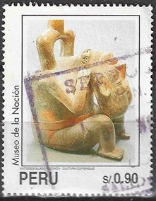 PERU #1093  1995  "Cerámica Mochica, guerrero sosteniendo cabeza cercenada"