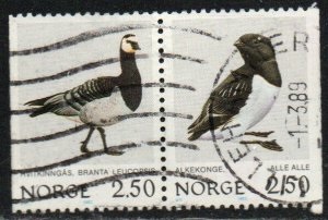 Noruega #821 - 822  1983 Serie completa "Ganso percebe y paloma torcas"
