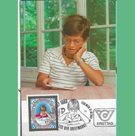 Austria #B347 1983 Maxicard "Dia del sello - Coeccionar sellos - Niño examinando sobre"